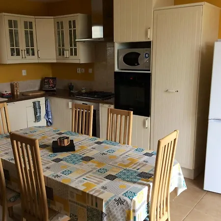 Maison De 3 Chambres Avec Jardin Clos Et Wifi A Bonnet Sur Gironde Prázdninový dům *