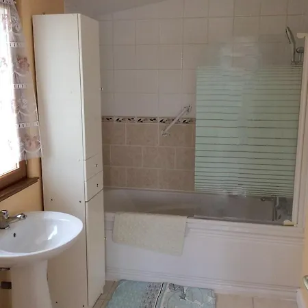 Maison De 3 Chambres Avec Jardin Clos Et Wifi A Bonnet Sur Gironde