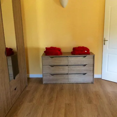 Prázdninový dům Maison De 3 Chambres Avec Jardin Clos Et Wifi A Bonnet Sur Gironde